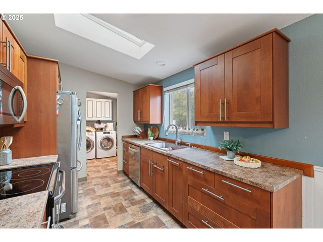 1655 S ELM St 302, Canby, OR 97013