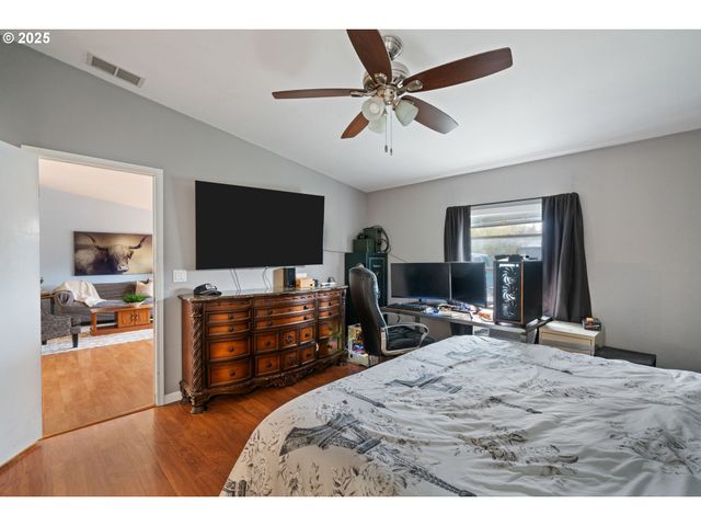 1655 S ELM St 302, Canby, OR 97013