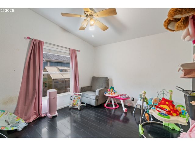 1655 S ELM St 302, Canby, OR 97013