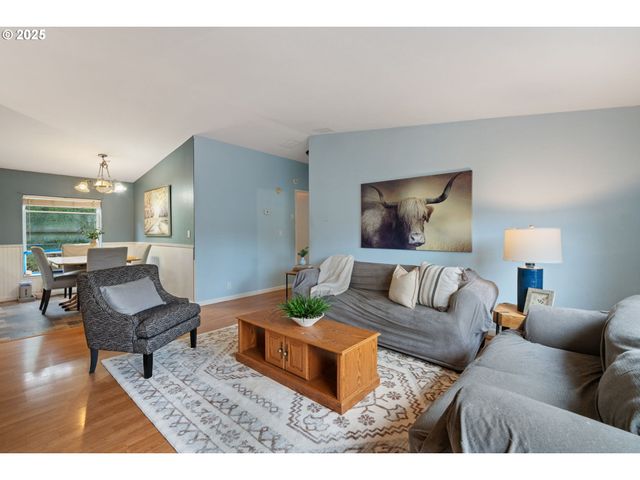 1655 S ELM St 302, Canby, OR 97013