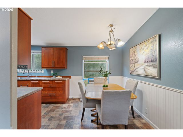 1655 S ELM St 302, Canby, OR 97013