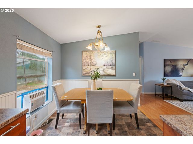 1655 S ELM St 302, Canby, OR 97013