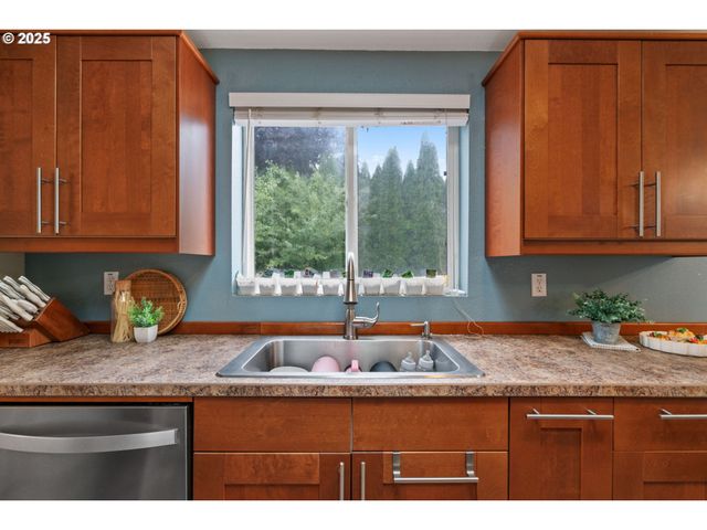 1655 S ELM St 302, Canby, OR 97013