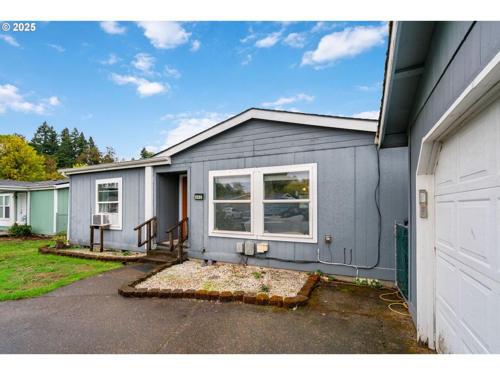 1655 S ELM St 302, Canby, OR 97013