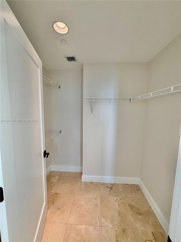 1060 Brickell Ave 3705, Miami, FL 33131