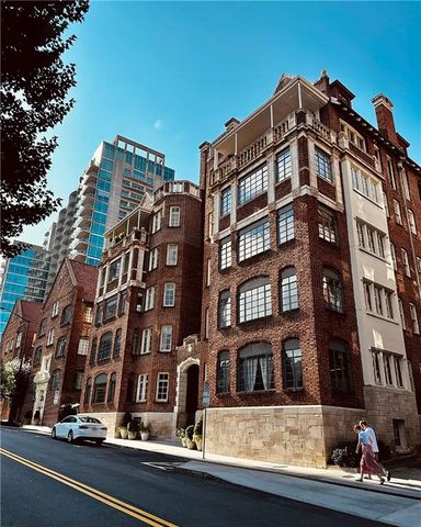 81 Peachtree Place NE 12, Atlanta, GA 30309
