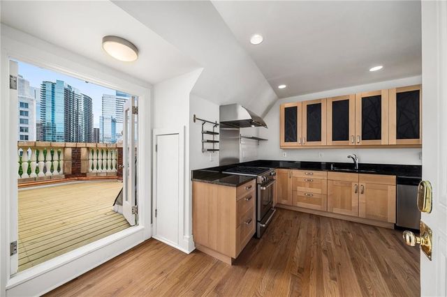 81 Peachtree Place NE 12, Atlanta, GA 30309