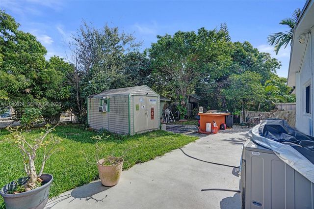 901 NW 34th Ave, Miami, FL 33125