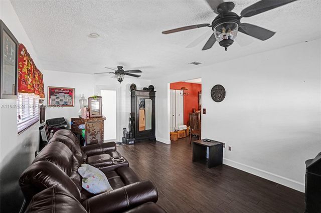 901 NW 34th Ave, Miami, FL 33125