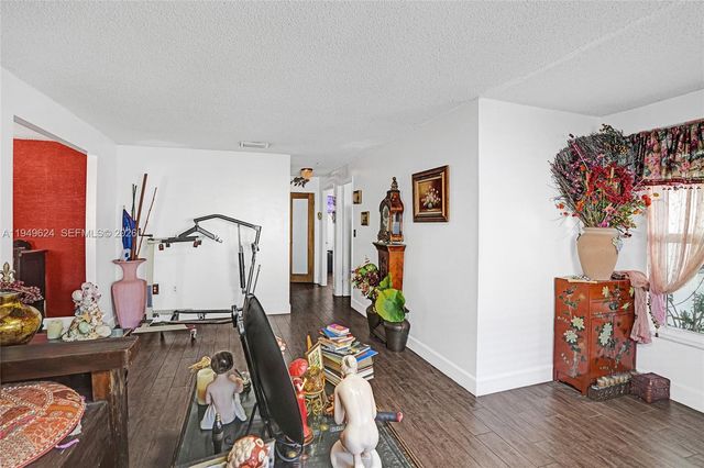 901 NW 34th Ave, Miami, FL 33125