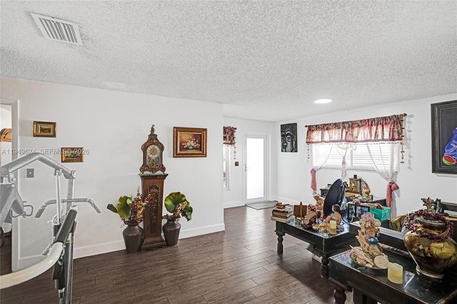 901 NW 34th Ave, Miami, FL 33125