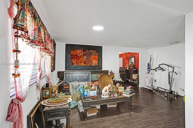 901 NW 34th Ave, Miami, FL 33125