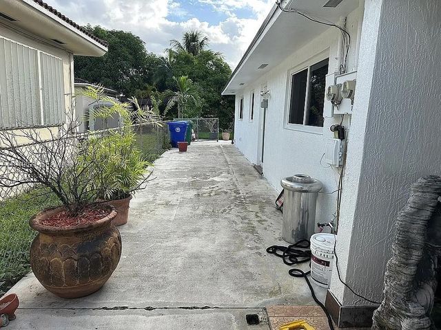 901 NW 34th Ave, Miami, FL 33125