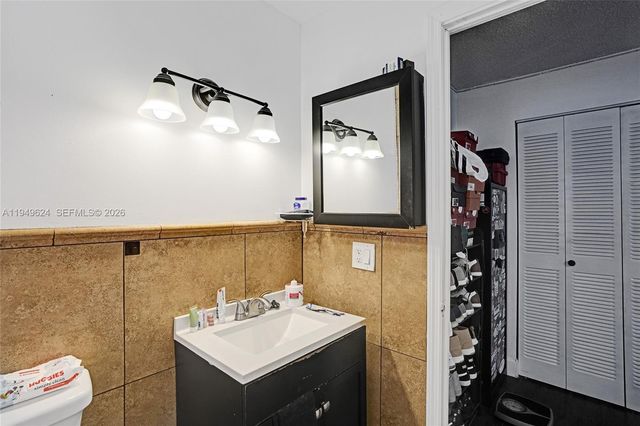 901 NW 34th Ave, Miami, FL 33125