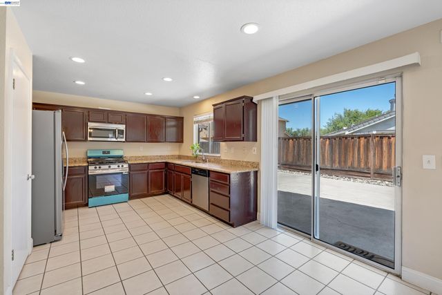 3264 Ernest Dr, Tracy, CA 95376