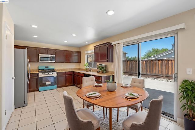3264 Ernest Dr, Tracy, CA 95376