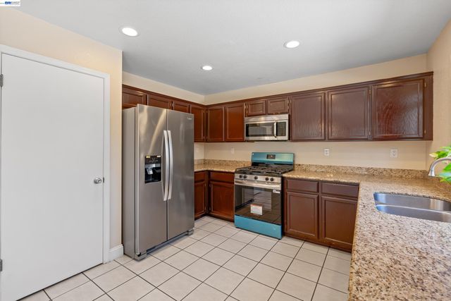 3264 Ernest Dr, Tracy, CA 95376