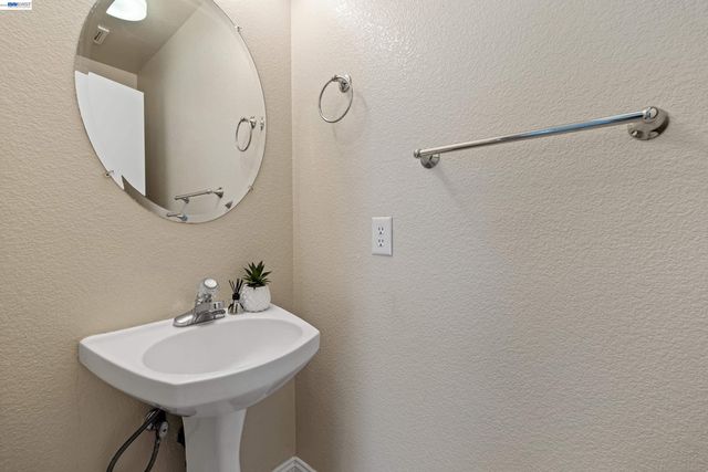3264 Ernest Dr, Tracy, CA 95376