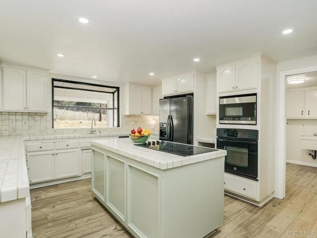 2844 Live Oak Park Rd, Fallbrook, CA 92028