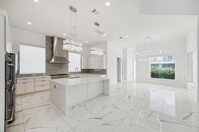 4670 Cedar Street, Bellaire, TX 77401