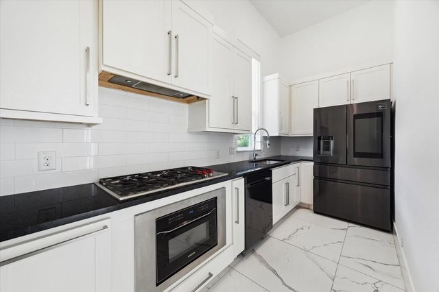 4670 Cedar Street, Bellaire, TX 77401
