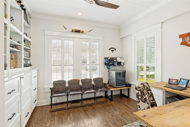 909 Woodlawn Avenue, Dallas, TX 75208