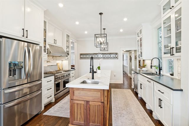 909 Woodlawn Avenue, Dallas, TX 75208