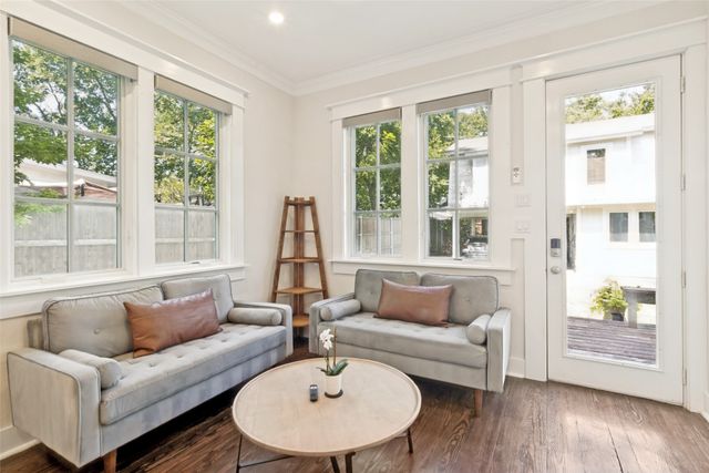 909 Woodlawn Avenue, Dallas, TX 75208