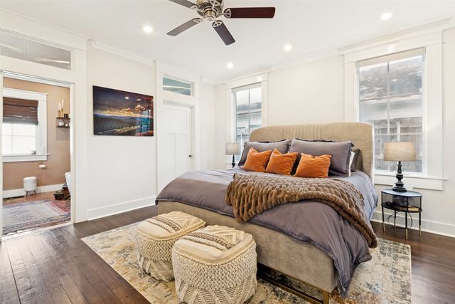 909 Woodlawn Avenue, Dallas, TX 75208