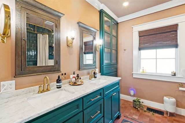 909 Woodlawn Avenue, Dallas, TX 75208