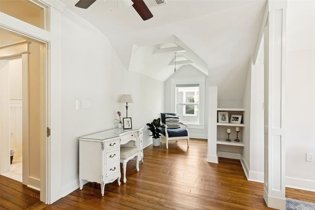 909 Woodlawn Avenue, Dallas, TX 75208