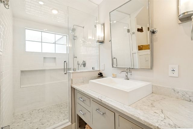 909 Woodlawn Avenue, Dallas, TX 75208