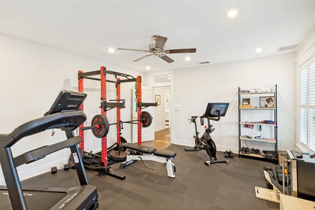 909 Woodlawn Avenue, Dallas, TX 75208