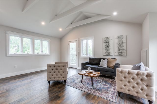 909 Woodlawn Avenue, Dallas, TX 75208