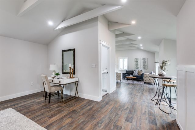 909 Woodlawn Avenue, Dallas, TX 75208
