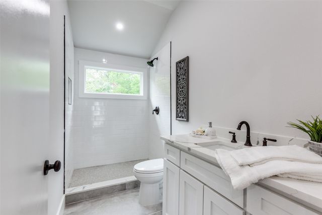 909 Woodlawn Avenue, Dallas, TX 75208