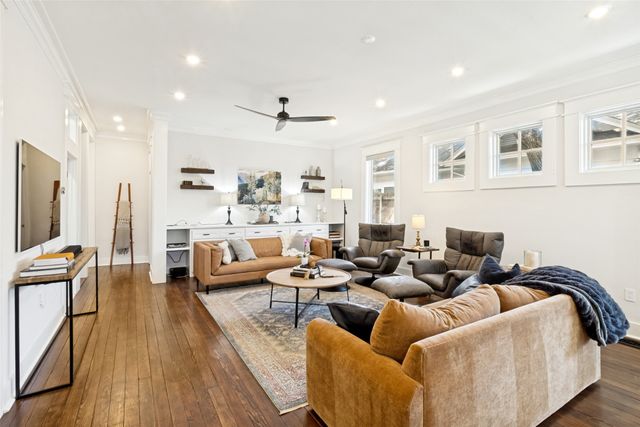 909 Woodlawn Avenue, Dallas, TX 75208