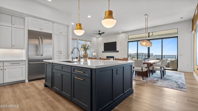 5250 E DEER VALLEY Drive 401, Phoenix, AZ 85054