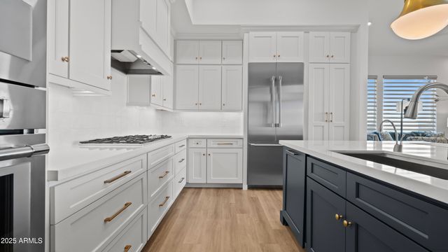 5250 E DEER VALLEY Drive 401, Phoenix, AZ 85054