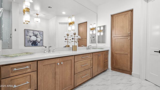 5250 E DEER VALLEY Drive 401, Phoenix, AZ 85054