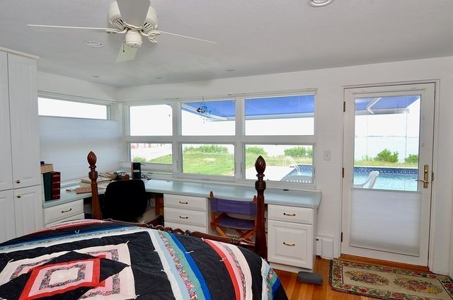 53 Harborview Rd, Hull, MA 02045