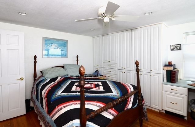 53 Harborview Rd, Hull, MA 02045