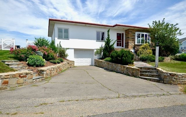 53 Harborview Rd, Hull, MA 02045