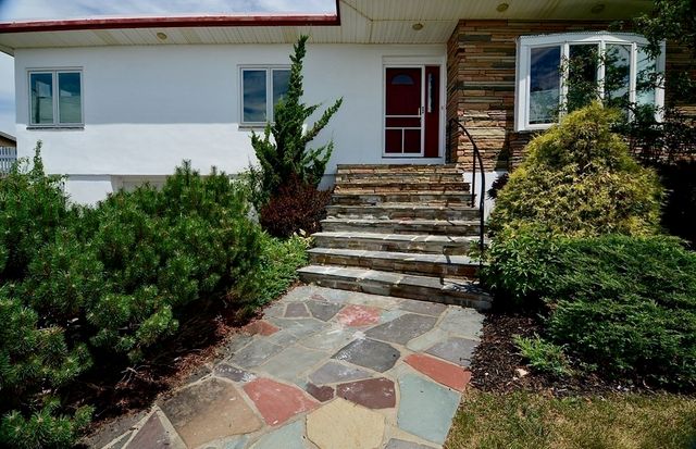 53 Harborview Rd, Hull, MA 02045