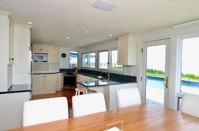53 Harborview Rd, Hull, MA 02045