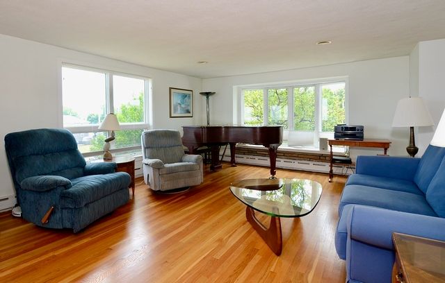 53 Harborview Rd, Hull, MA 02045