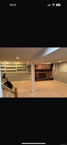 18 Greenwich Road, Smithtown, NY 11787
