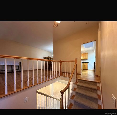 18 Greenwich Road, Smithtown, NY 11787