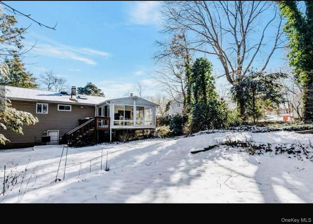 18 Greenwich Road, Smithtown, NY 11787