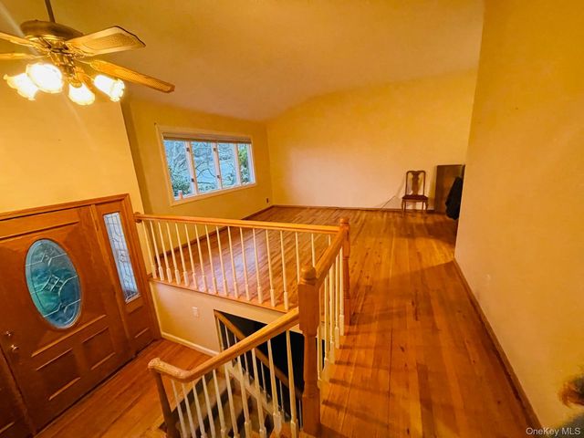18 Greenwich Road, Smithtown, NY 11787
